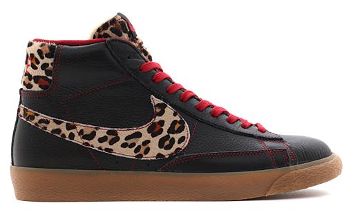 NIKE - Blazer Mid Premium Vintage Black Natural Valiant Red