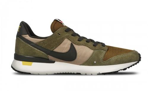 Comunista Procesando mostrador NIKE - Archive 83 M medium olive