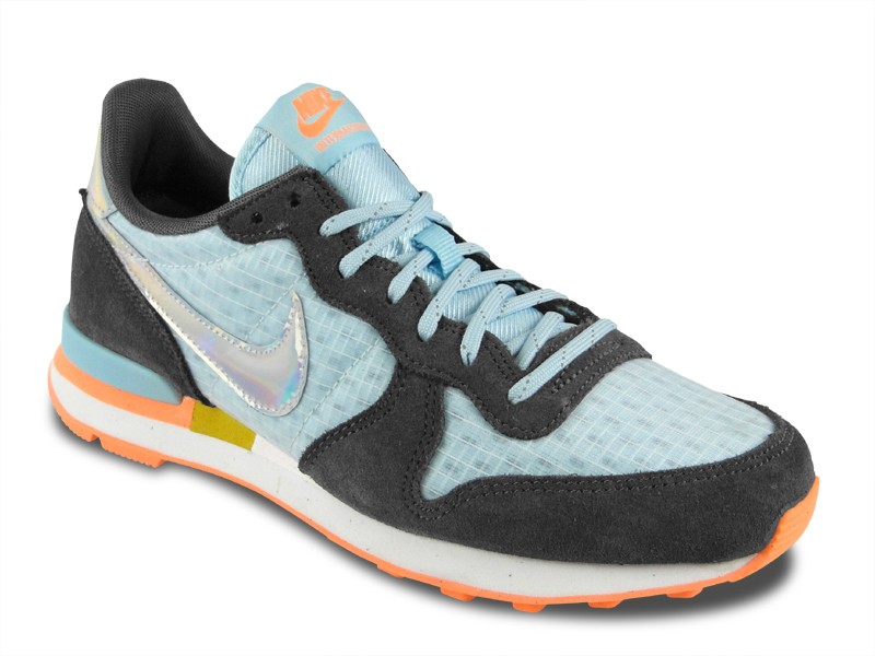 NIKE Internationalist white mettalics