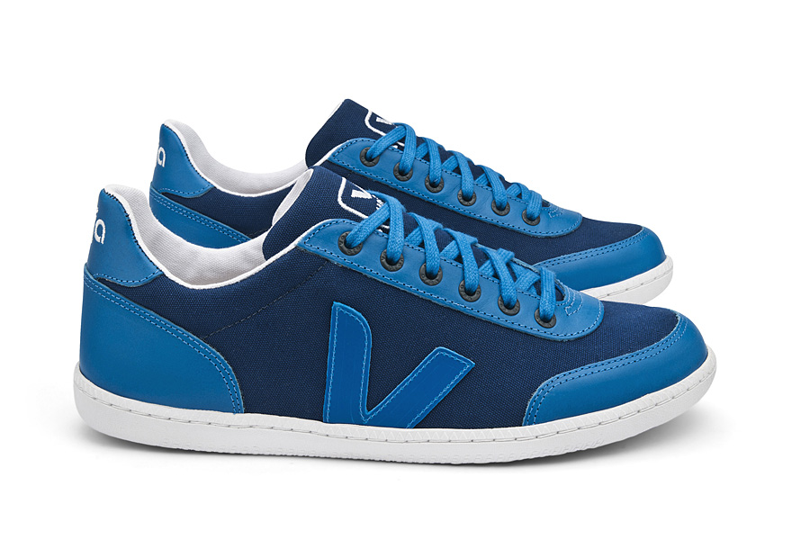 Veja bleu et rouge clearance