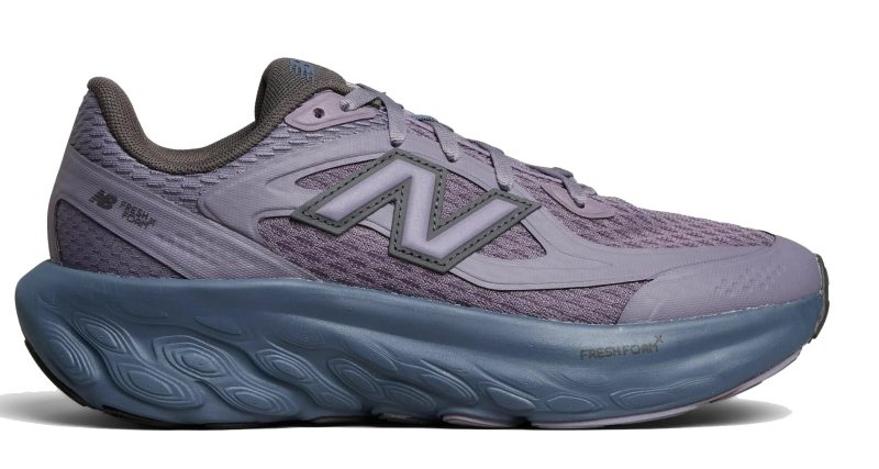 NEW BALANCE - UTRNWB DARK ICE WINE
